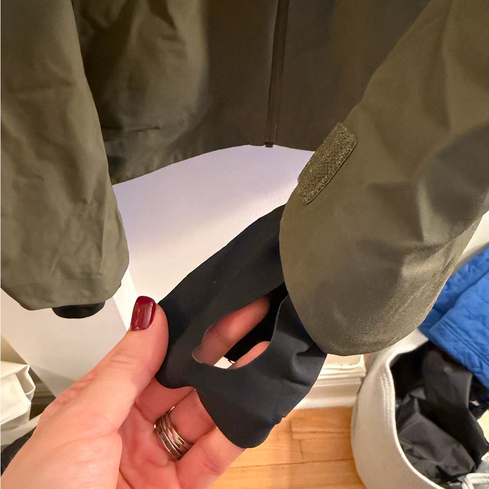 Norrona Men’s Lofoten Gore-Tex Pro Jacket - Picture 10 of 12